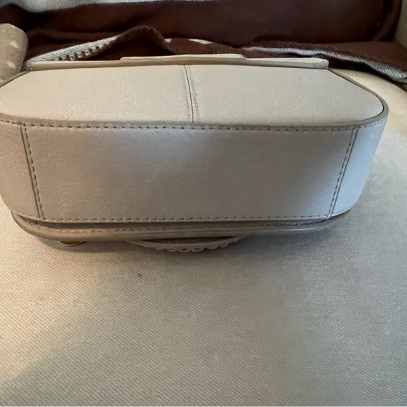 See by Chloé
Hana leather crossbody bag NWT - Picture 4 of 6